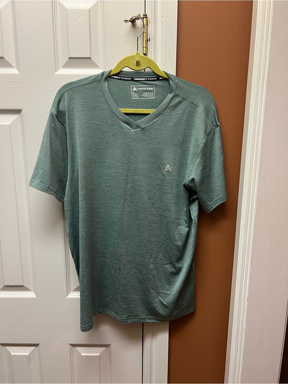 Women's V-Neck Short Sleeve Tee in Seafoam Green